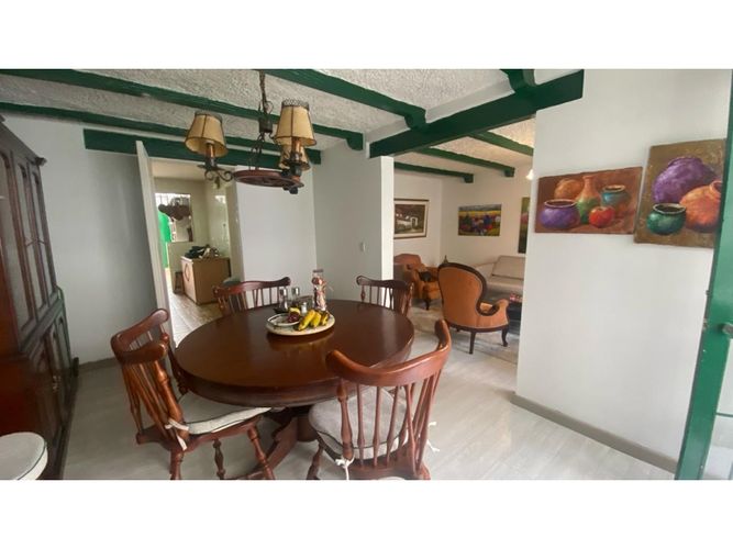 Casa de 3 alcobas en venta en Santa Barbara, Bogotá, 250 m² · foto 2 de 24