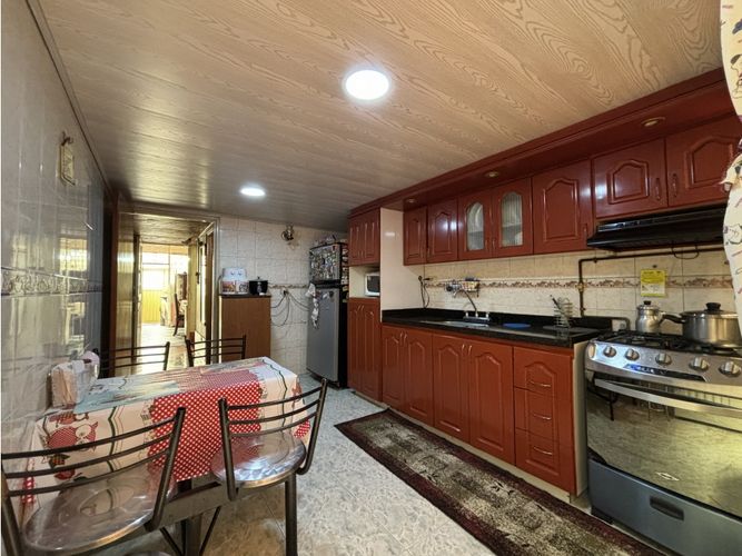 Casa de 5 alcobas en venta en La Camelia, Bogotá, 200 m² · foto 3 de 19