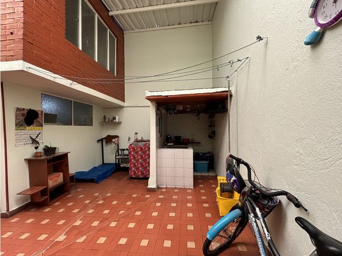 Casa de 5 alcobas en venta en La Camelia, Bogotá, 200 m² · foto 4 de 19