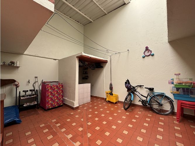 Casa de 5 alcobas en venta en La Camelia, Bogotá, 200 m² · foto 5 de 19
