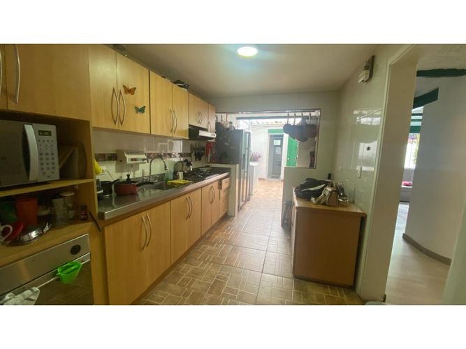 Casa de 3 alcobas en venta en Santa Barbara, Bogotá, 250 m² · foto 6 de 24