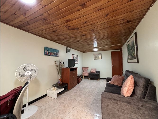 Casa de 5 alcobas en venta en La Camelia, Bogotá, 200 m² · foto 12 de 19