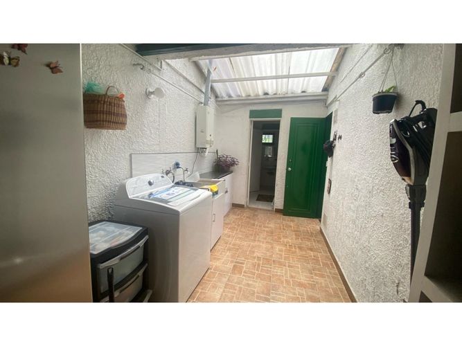 Casa de 3 alcobas en venta en Santa Barbara, Bogotá, 250 m² · foto 21 de 24