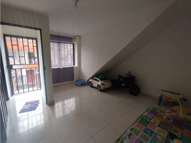 Casa de 13 alcobas en venta en El Pomar, Medellín, 453 m² · foto 2 de 24