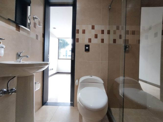 Apartamento de 3 alcobas en arriendo en El Poblado, Medellín, 118 m² · foto 12 de 20