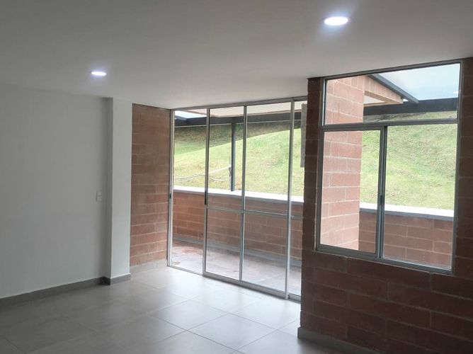 Apartamento en arriendo en La Florida, Medellín · foto 3 de 17