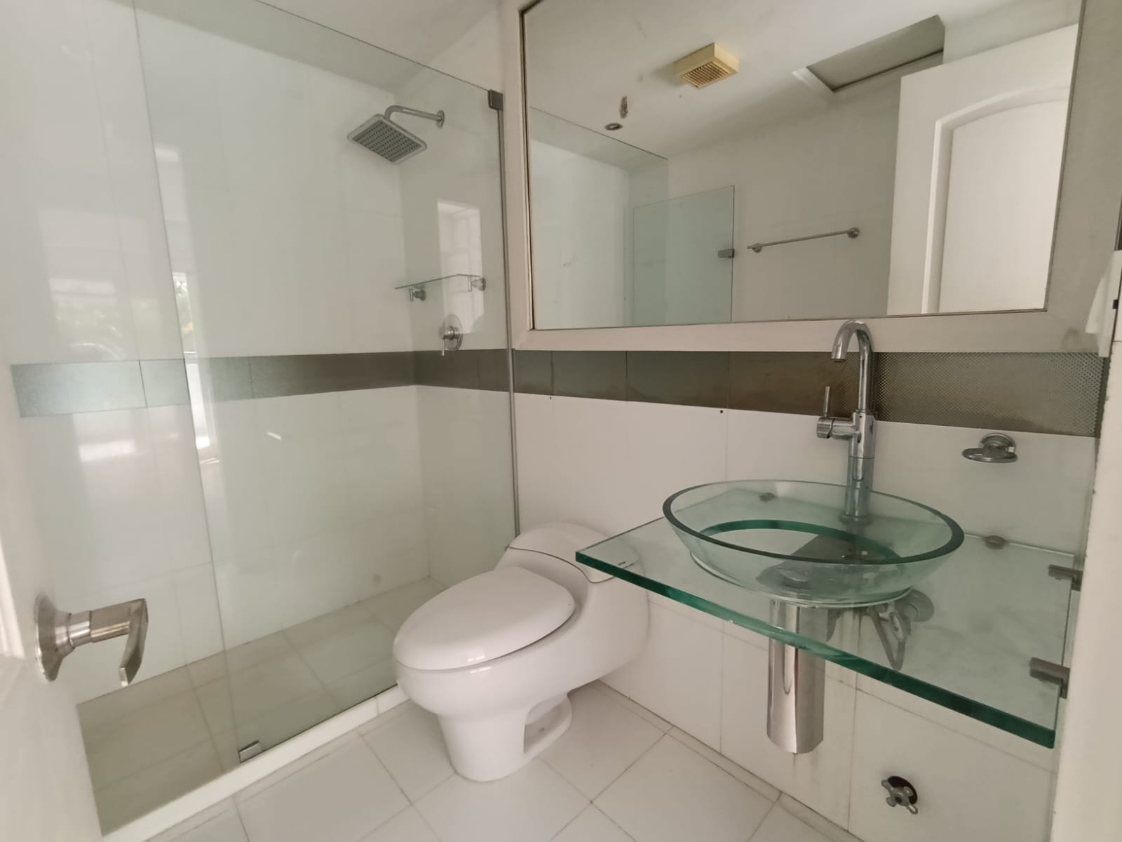 Casa en arriendo en El Poblado, Medellín · foto 4 de 18
