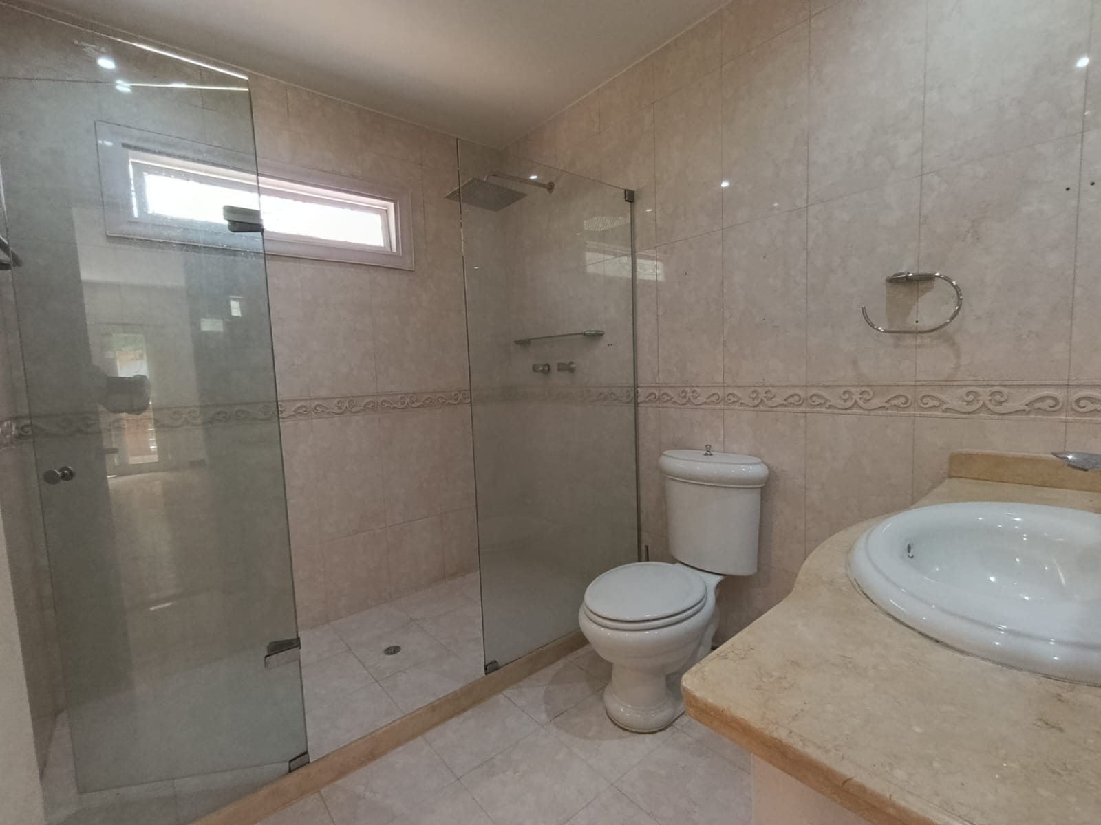 Casa en arriendo en El Poblado, Medellín · foto 8 de 18
