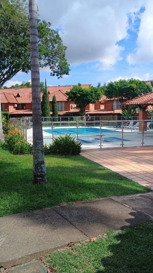 Casa de 4 alcobas en venta en Ciudad Jardin, Cali, 150 m² · foto 2 de 24