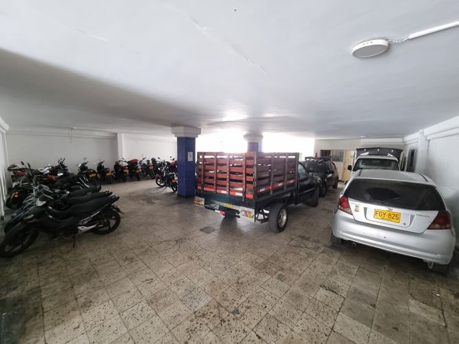 Edificio en venta en San Pedro, Cali, 1200 m² · foto 3 de 24