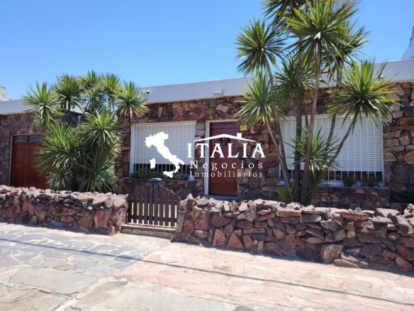 VENTA CASA Y LOCAL GRAN FONDO CON PISCINA