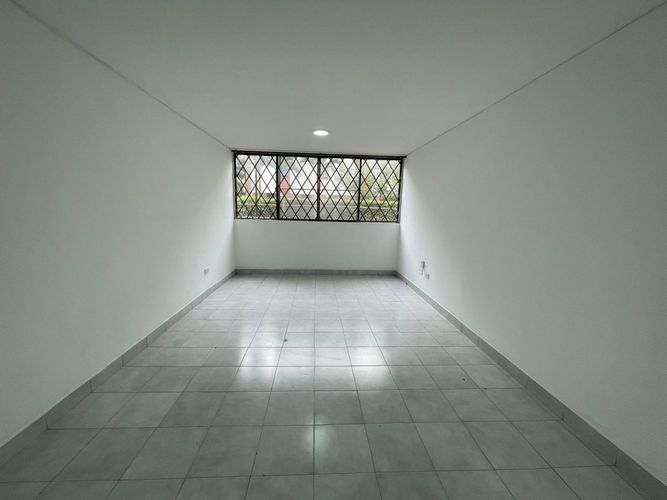 Apartamento de 2 alcobas en venta en Los Cambulos, Cali, 66 m² · foto 2 de 20