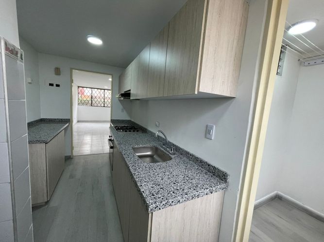 Apartamento de 2 alcobas en venta en Los Cambulos, Cali, 66 m² · foto 5 de 20