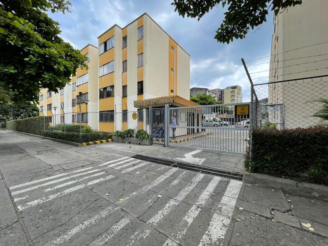 Apartamento de 2 alcobas en venta en Los Cambulos, Cali, 66 m² · foto 18 de 20