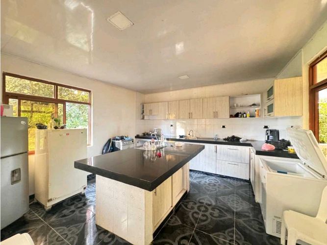 Casa de 6 alcobas en venta en Armenia, 220 m² · foto 3 de 14