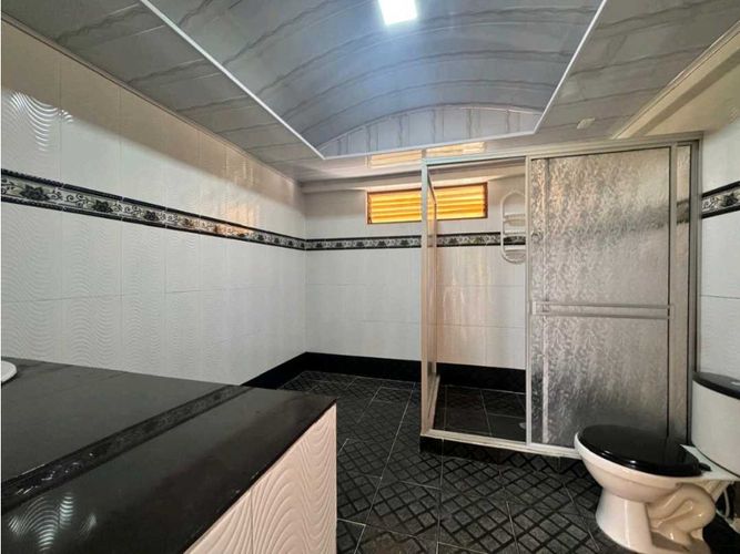 Casa de 6 alcobas en venta en Armenia, 220 m² · foto 6 de 14