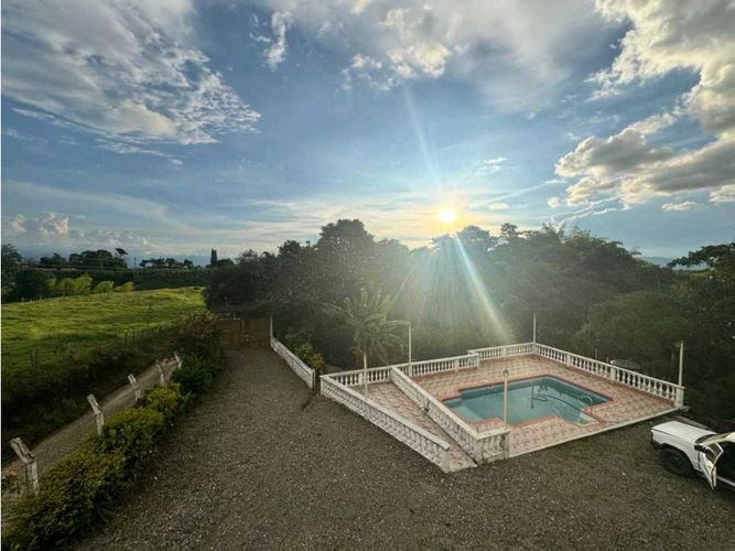 Casa de 6 alcobas en venta en Armenia, 220 m² · foto 9 de 14