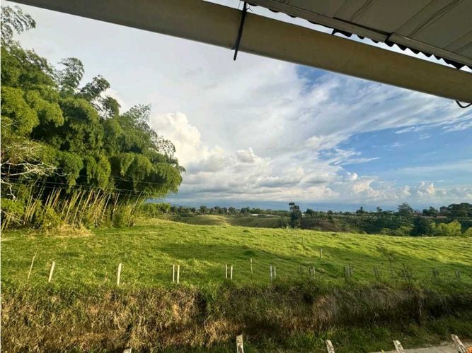 Casa de 6 alcobas en venta en Armenia, 220 m² · foto 11 de 14