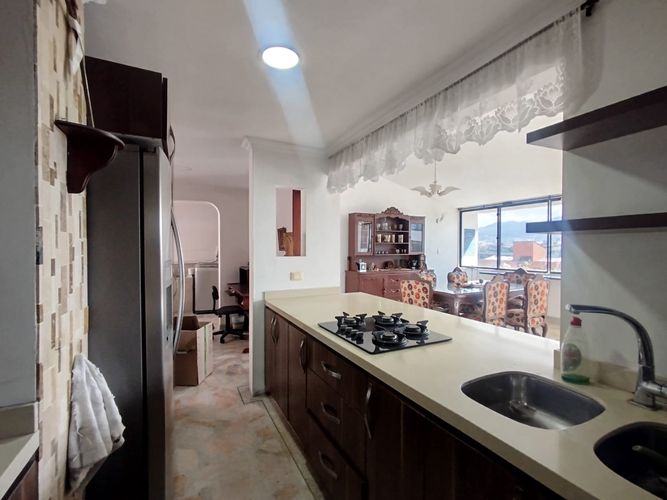 Apartamento de 3 alcobas en venta en Primero De Febrero, Pereira, 156 m² · foto 3 de 11