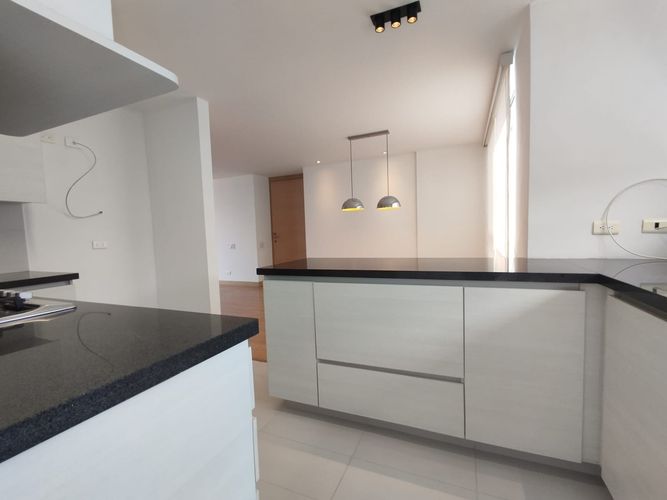 Apartamento de 2 alcobas en arriendo en Conquistadores, Medellín, 117 m² · foto 3 de 20