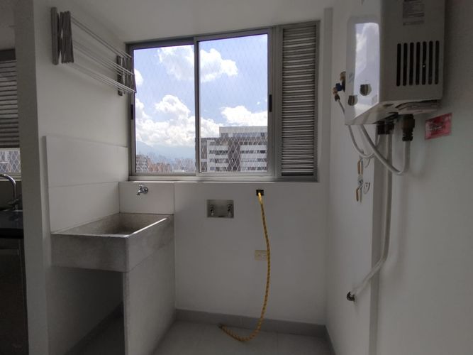 Apartamento de 2 alcobas en arriendo en Conquistadores, Medellín, 117 m² · foto 6 de 20