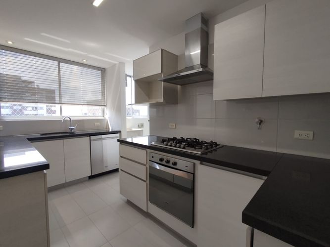 Apartamento de 2 alcobas en arriendo en Conquistadores, Medellín, 117 m² · foto 8 de 20