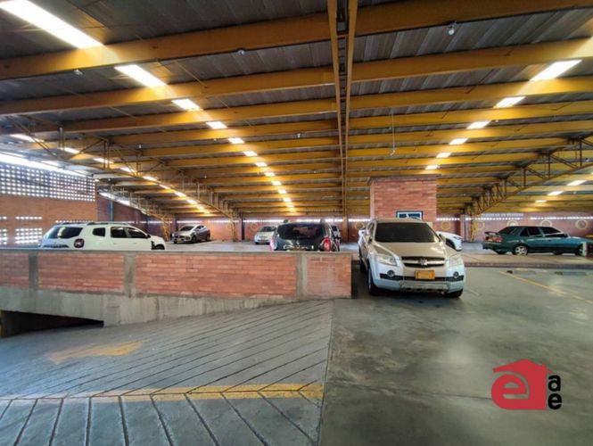 Bodega en arriendo en Boston, Medellín, 1200 m² · foto 3 de 7