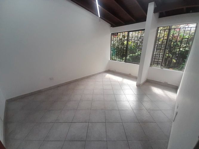 Oficina en arriendo en El Poblado, Medellín, 353 m² · foto 17 de 18