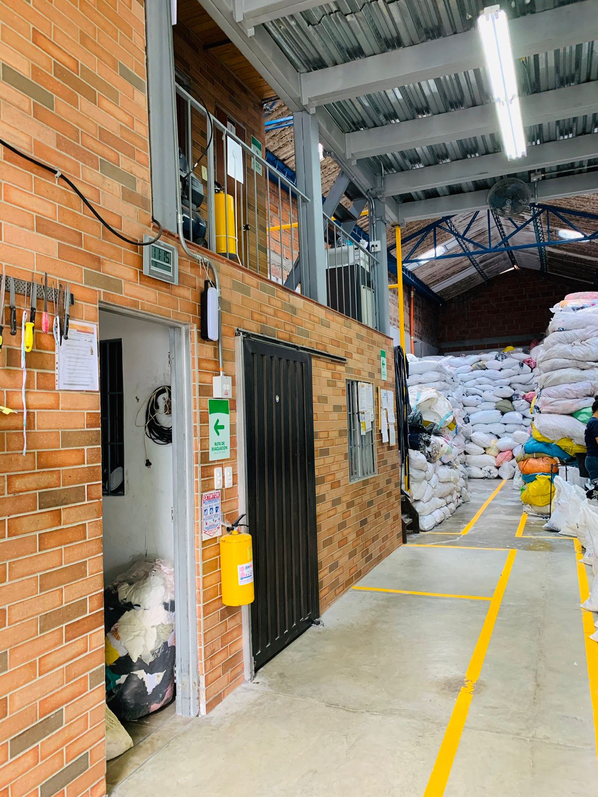 Warehouse for sale in La aguacatala, Medellín 4