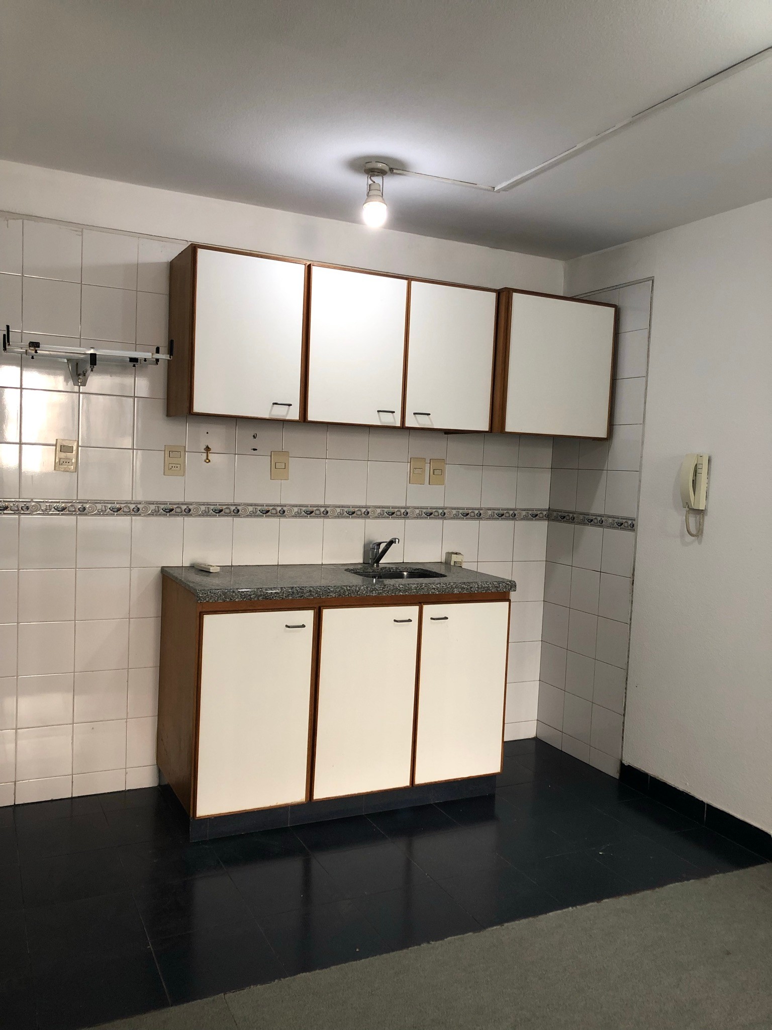 Venta de monoambiente con Patio frente a Terminal Tres Cruces - Mehr