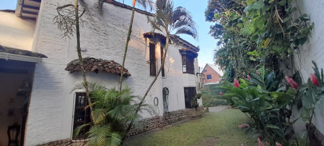 Casa de 3 alcobas en venta en La Buitrera, Cali, 298 m² · foto 2 de 24