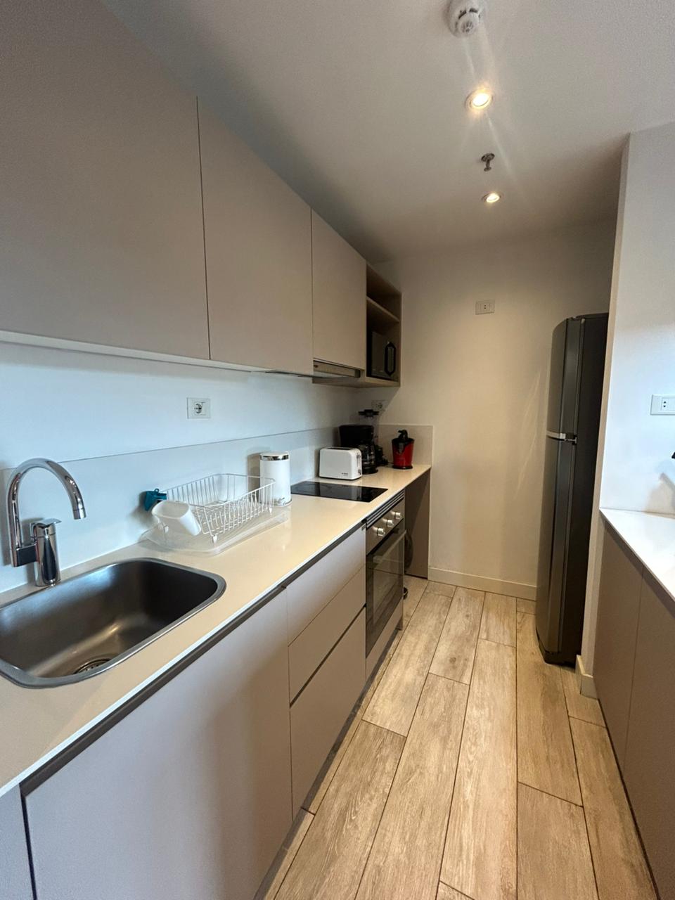 EN VENTA! DEPTO AMOBLADO DE 2 HABITACIONES - EDIF. MET  SANTA TERESA — foto 2