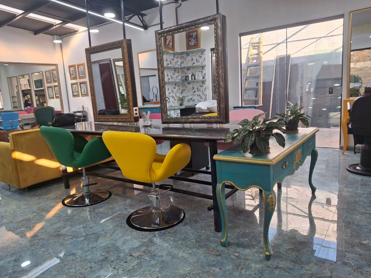 Espacio Premium para Estilistas con Clientela Establecida en Ubicación Estratégica: ¡Impulsa tu Negocio Ahora! — foto 2