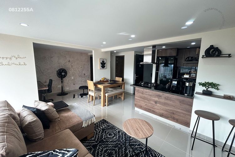 Apartamento de 2 alcobas en arriendo en Loma De Los Bernal, Medellín, 65 m² · foto 3 de 24