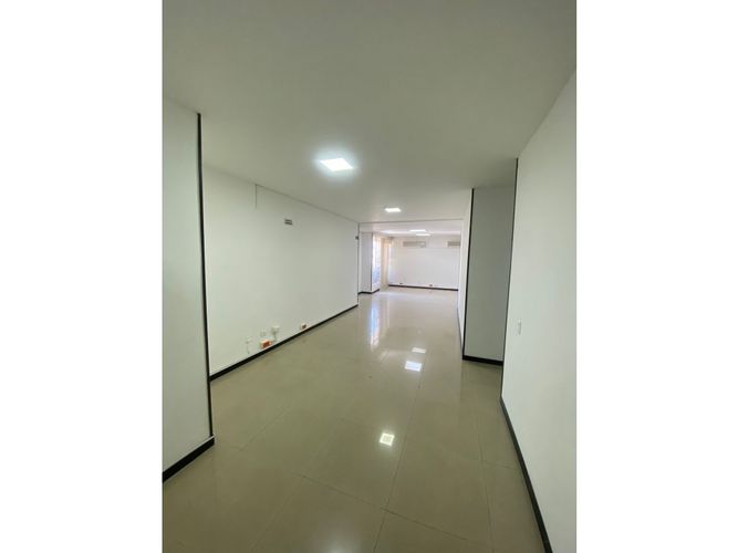 Oficina en venta en Ciudad Jardin, Cali, 86 m² · foto 2 de 10