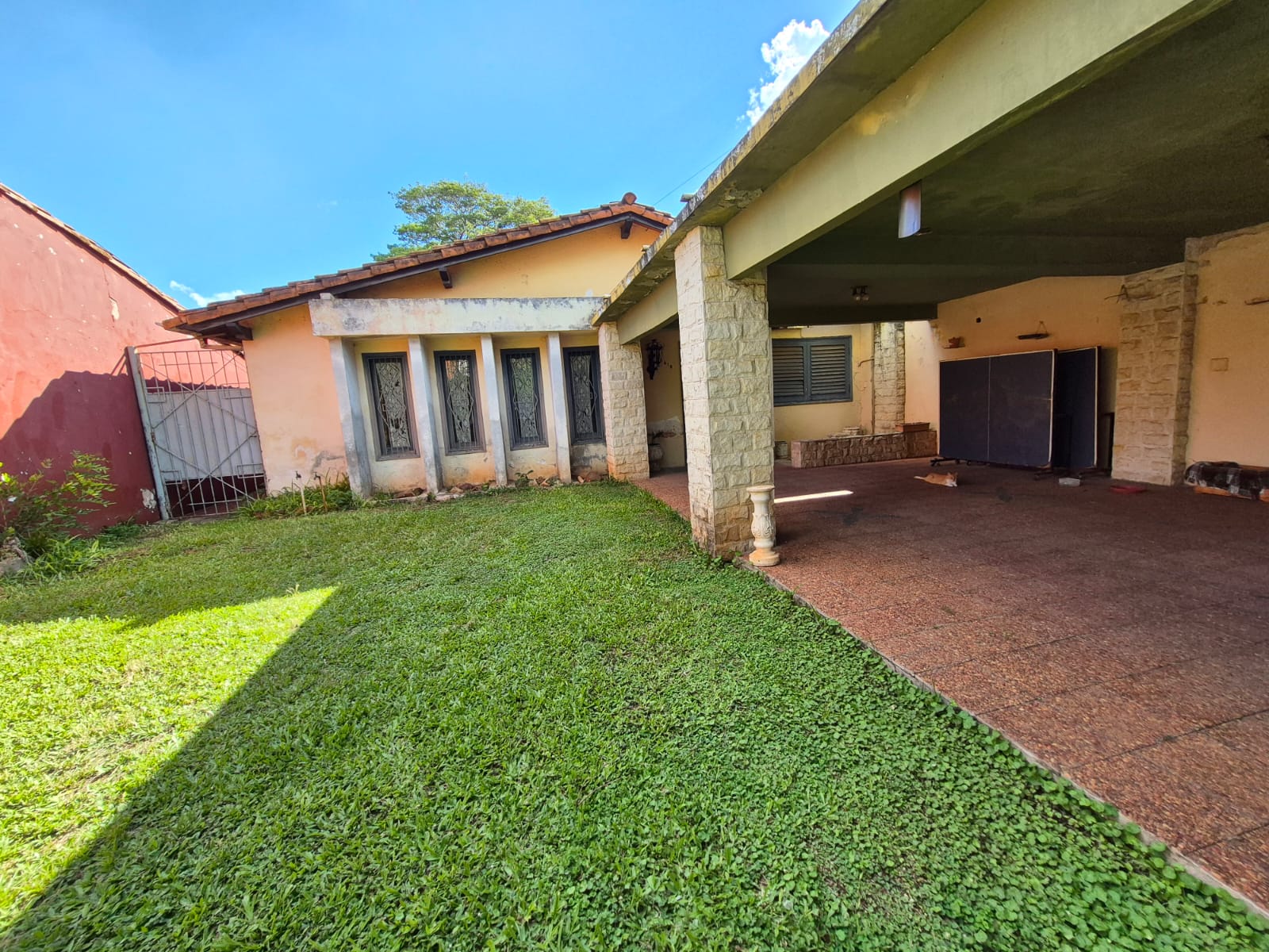 Casa toda en planta baja, zona San Vicente, cercanías Felix Bogado y Colegio San Clemente — foto 2