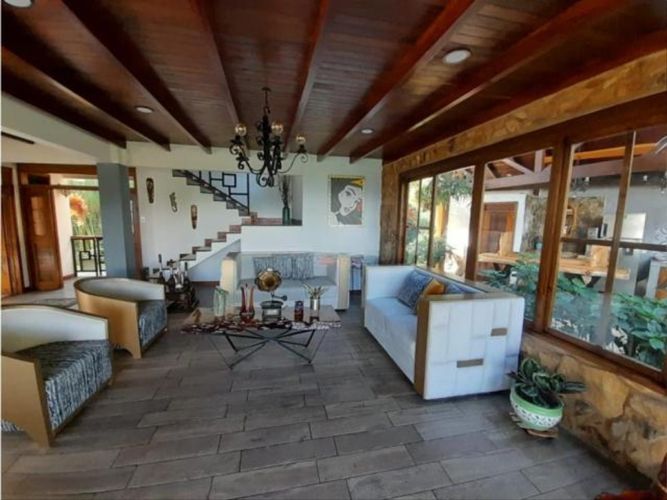 Casa de 7 alcobas en venta en Medio Dapa, Cali · foto 2 de 13
