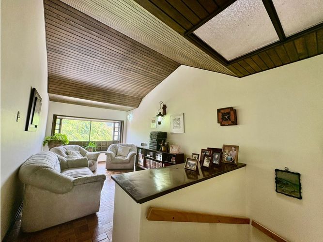Casa de 4 alcobas en venta en Los Lagartos, Bogotá, 250 m² · foto 10 de 17