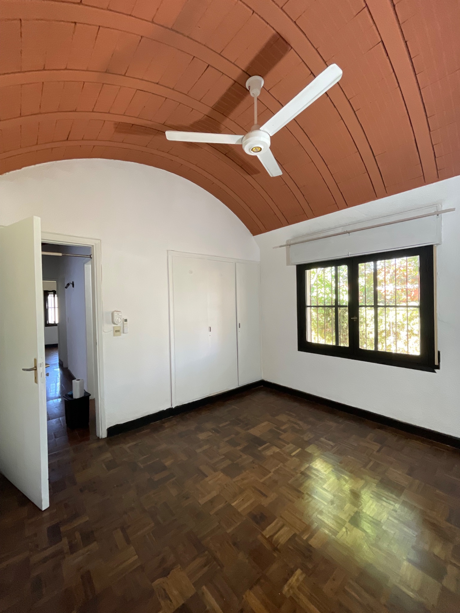 En alquiler amplia casa de 3 dormitorios amplio patio y piscina Barrio Jara — foto 3