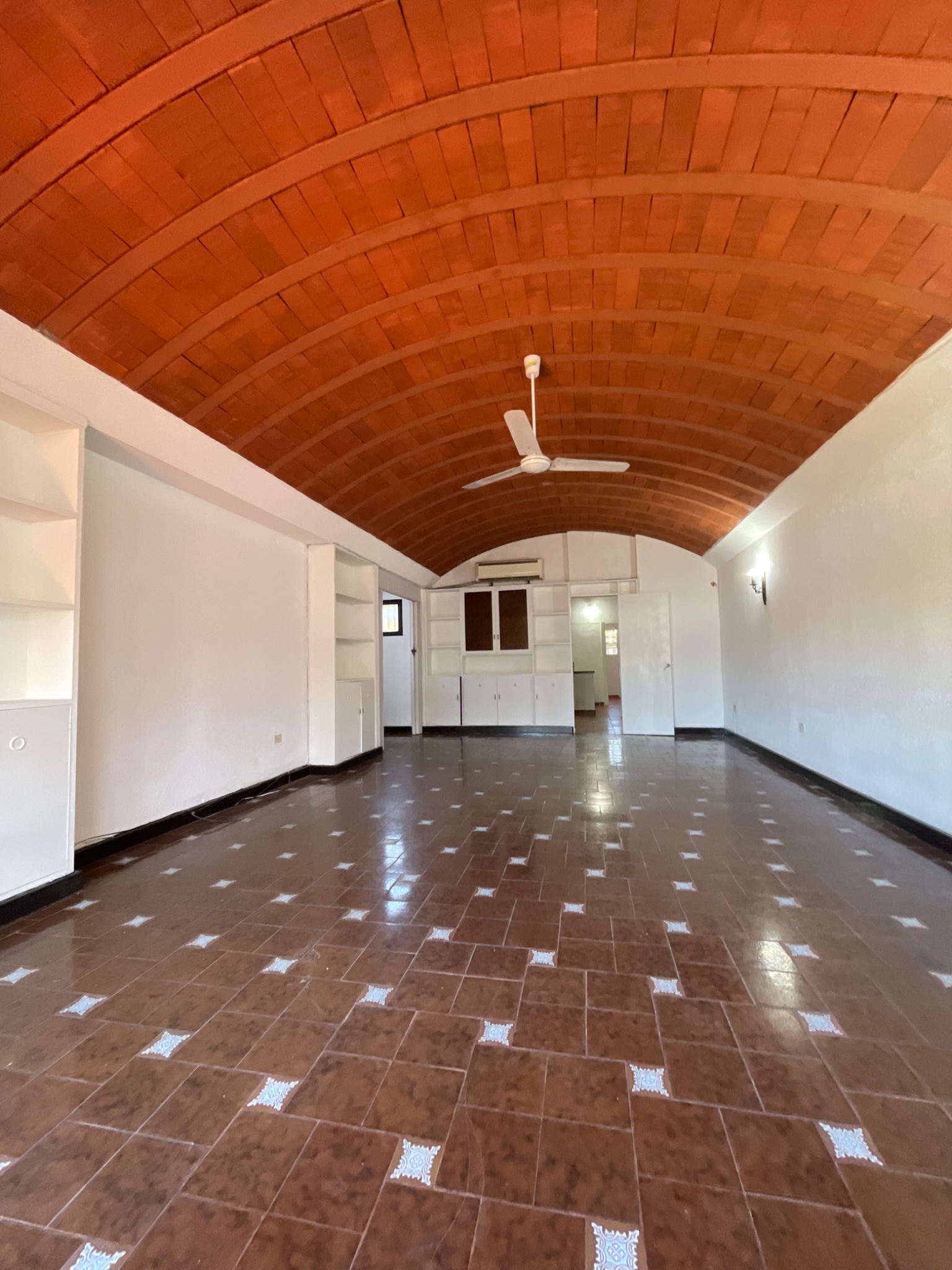 En alquiler amplia casa de 3 dormitorios amplio patio y piscina Barrio Jara — foto 2