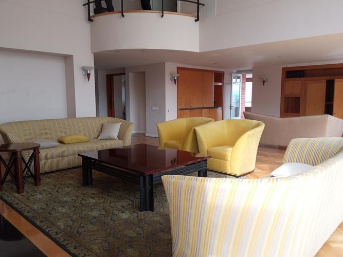 Apartamento de 4 alcobas en venta en La Cabrera, Bogotá, 421 m² · foto 3 de 24