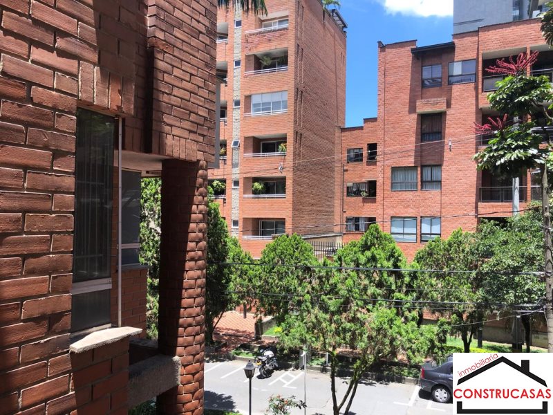 Apartamento en arriendo en Laureles, Medellín · foto 2 de 24