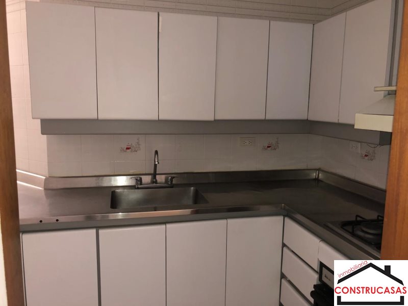 Apartamento en arriendo en Laureles, Medellín · foto 3 de 24