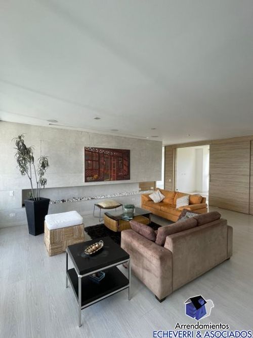 Apartamento de 3 alcobas en arriendo en Los Balsos, Medellín, 183 m² · foto 2 de 13