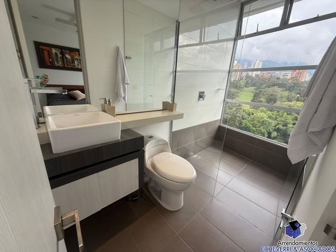 Apartamento de 3 alcobas en arriendo en Los Balsos, Medellín, 183 m² · foto 6 de 13
