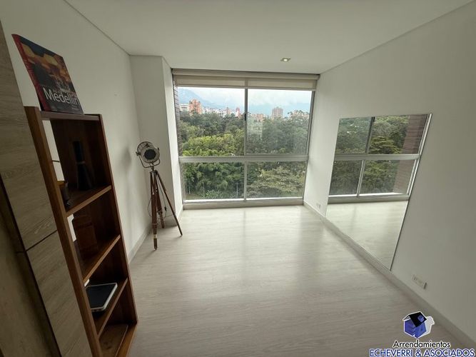 Apartamento de 3 alcobas en arriendo en Los Balsos, Medellín, 183 m² · foto 8 de 13