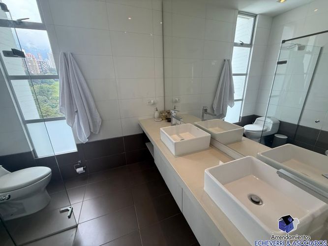 Apartamento de 3 alcobas en arriendo en Los Balsos, Medellín, 183 m² · foto 11 de 13