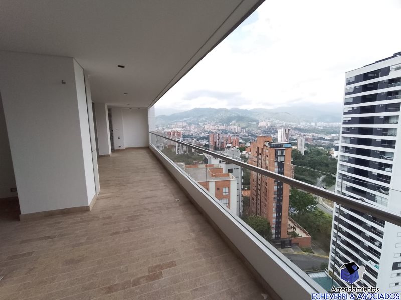 Apartamento en arriendo en Los Balsos, Medellín · foto 2 de 11