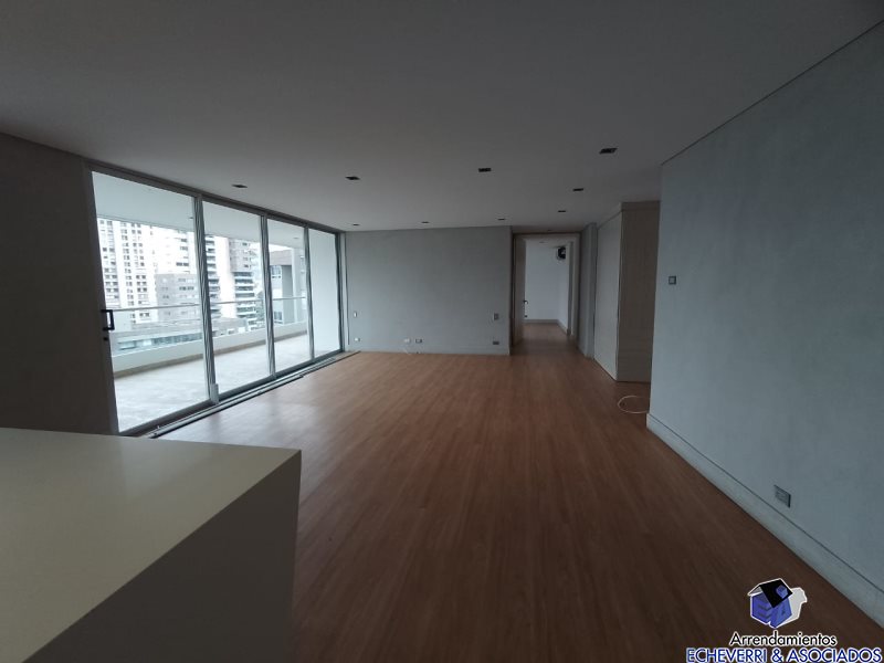 Apartamento en arriendo en Los Balsos, Medellín · foto 3 de 11