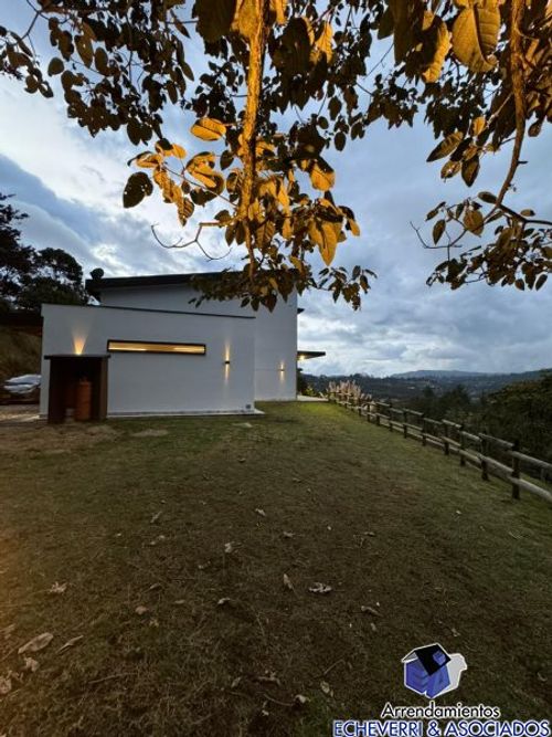 Casa de 3 alcobas en venta en Loma Del Escobero, Envigado · foto 4 de 18